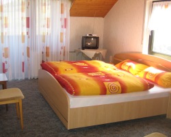 G&auml;stezimmer und Ferienwohnung mit fabelhafter Aussicht
